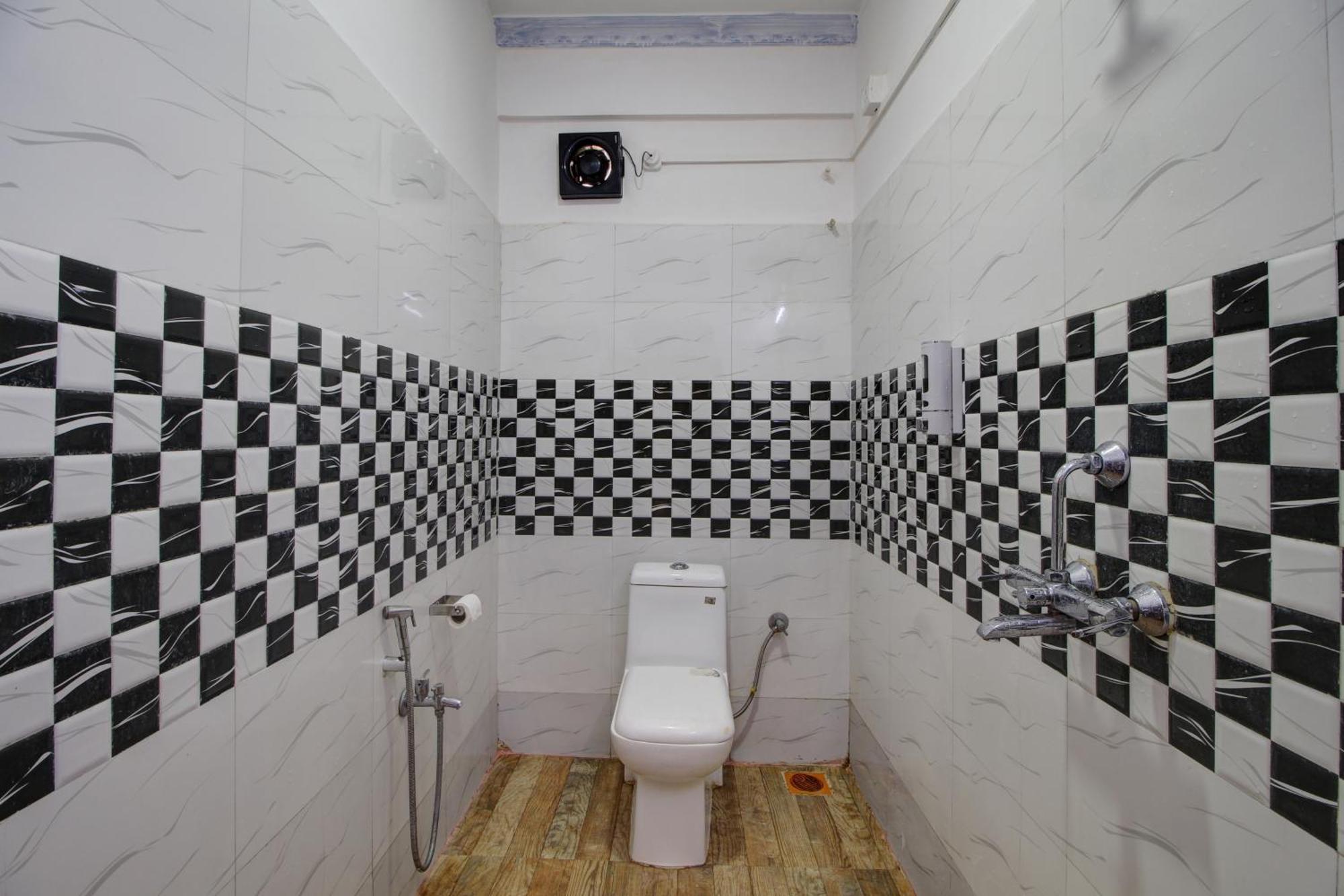 Hotel Pleasure Inn Near Turtle Beach Morjim Manage By Ld Group Of Hospitality Kültér fotó